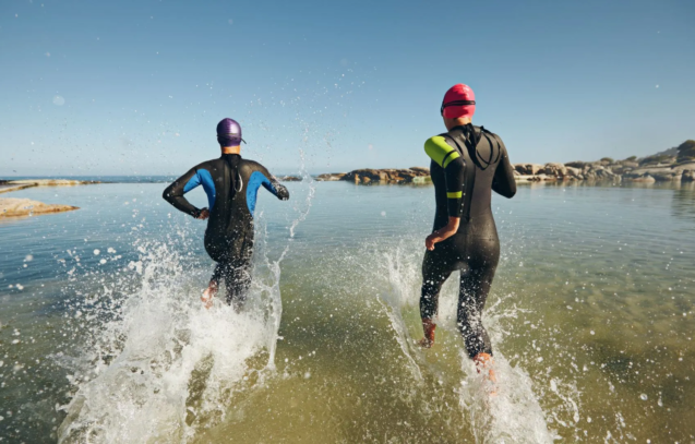Technika pływania w triathlonie – kluczowe aspekty i ćwiczenia